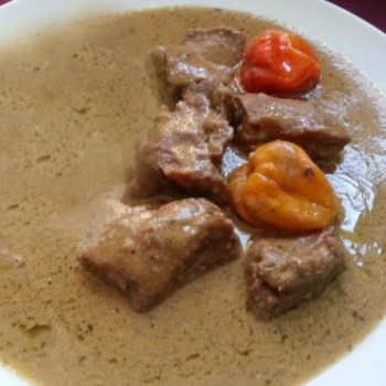 Sauce arachide à la viande de boeuf local avec os et feuilles dâ (4pers.)