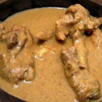 Sauce arachide à la pintade tuée-livrée et feuilles dâ (4pers.)